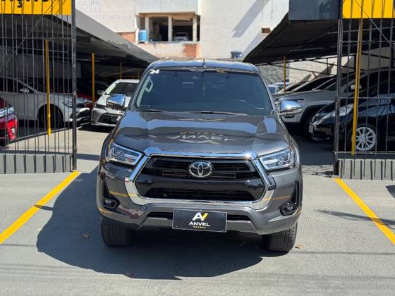 TOYOTA HILUX 2.8 D-4D TURBO DIESEL CD SRX 4X4 AUTOMÁTICO